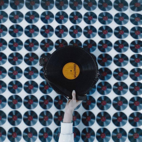 Как это – создавать сумки из виниловых пластинок