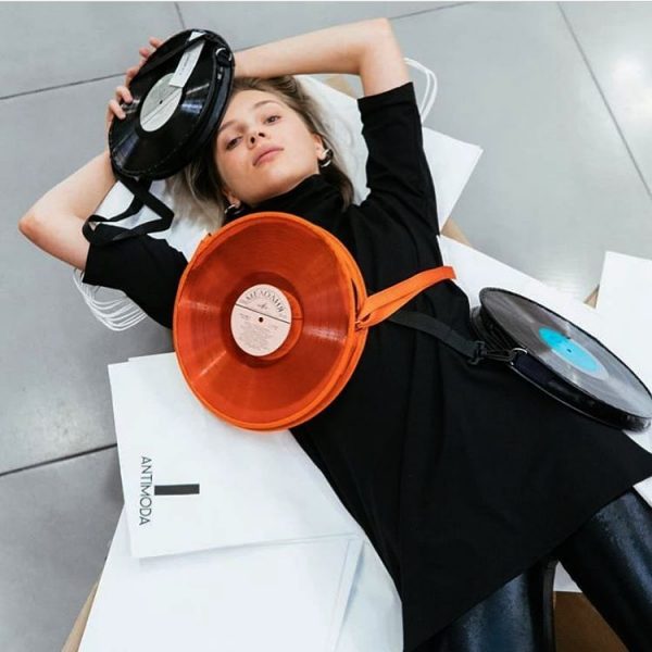 Как это – создавать сумки из виниловых пластинок