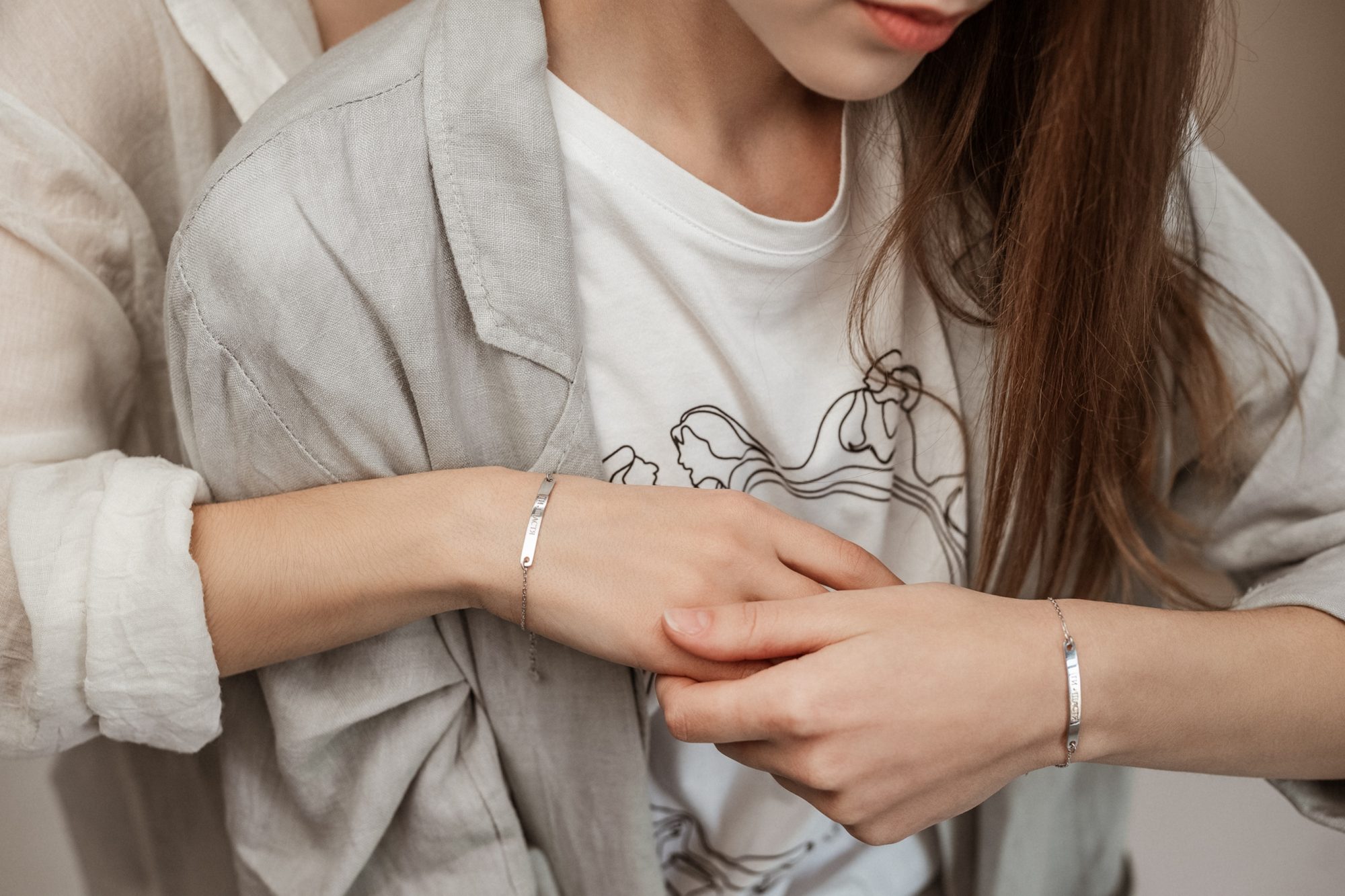 Ти не сама: браслети підтримки для жінок, які постраждали від домашнього насильства