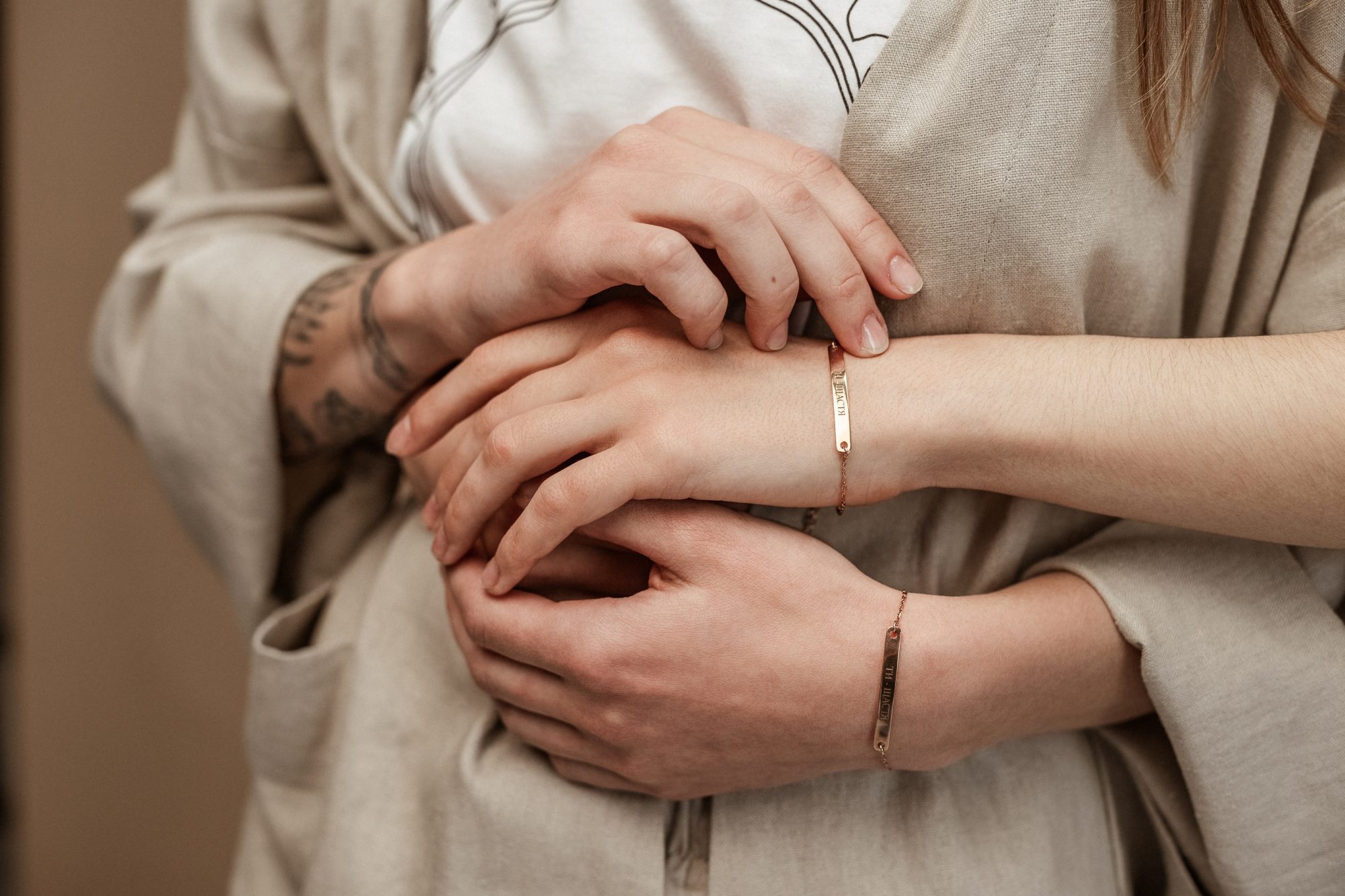 Ти не сама: браслети підтримки для жінок, які постраждали від домашнього насильства