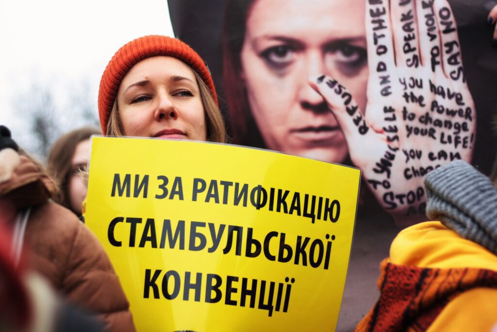 Чому Україна досі не ратифікувала Стамбульську конвенцію та як це можна змінити?