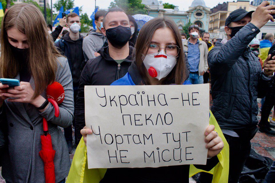 Кому дзвонити, коли ґвалтує поліція?