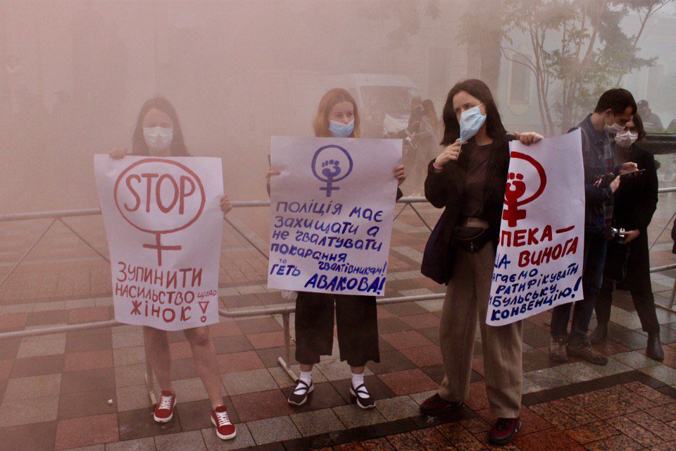 Кому дзвонити, коли ґвалтує поліція?