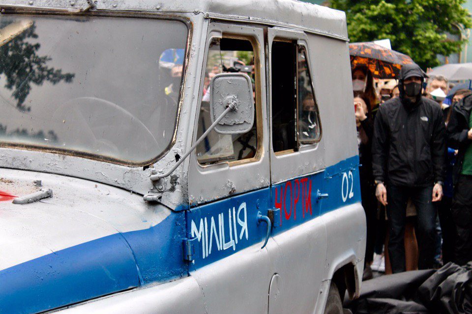 Кому дзвонити, коли ґвалтує поліція?