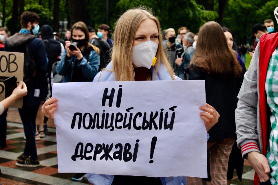 Кому дзвонити, коли ґвалтує поліція?