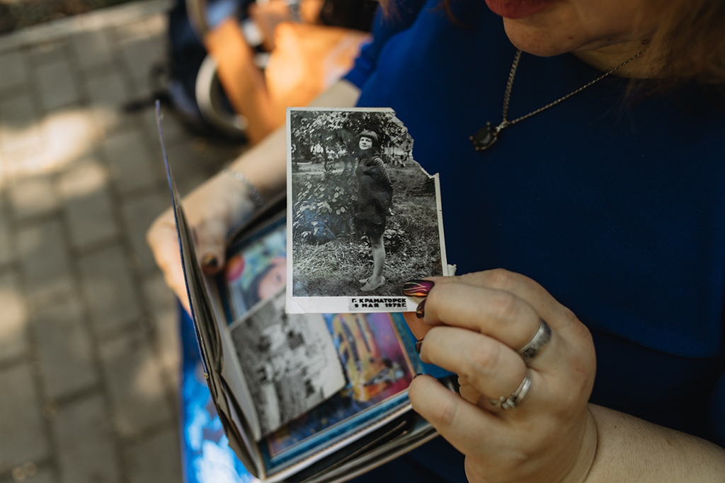 «‎За два роки роботи жодному волонтеру, жодній людині ми не сказали “‎Ні”». Історія керівниці шелтеру в Ясногірці Олени Спрогіс