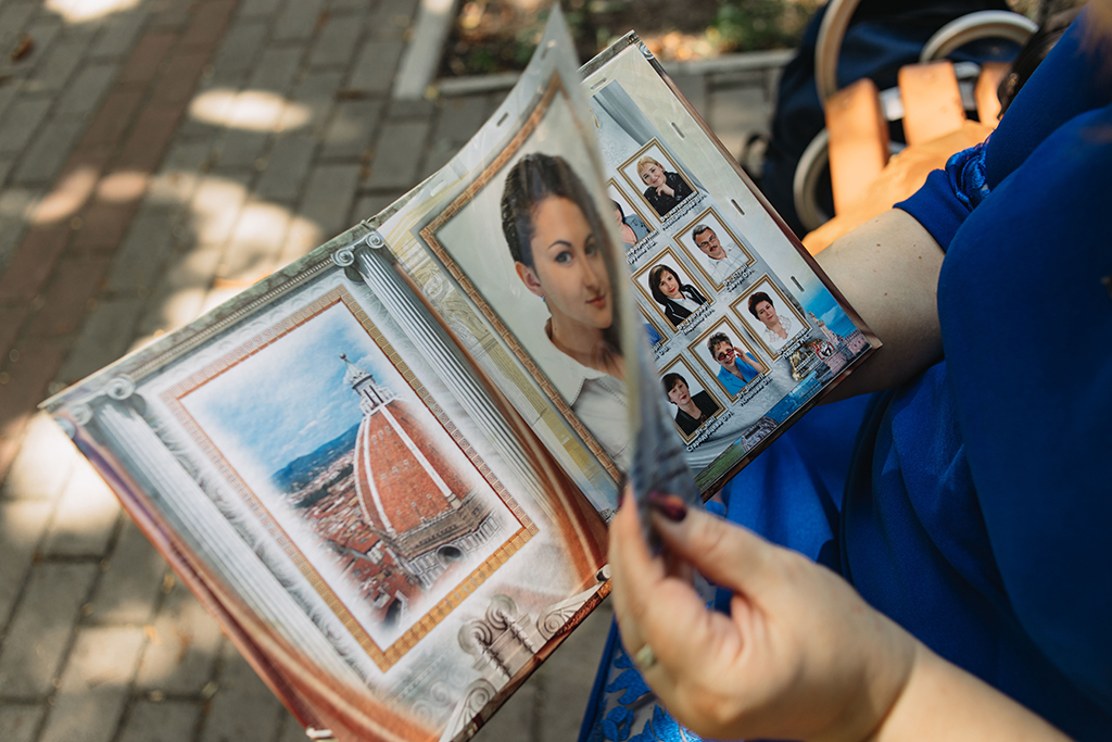 «‎За два роки роботи жодному волонтеру, жодній людині ми не сказали “‎Ні”». Історія керівниці шелтеру в Ясногірці Олени Спрогіс