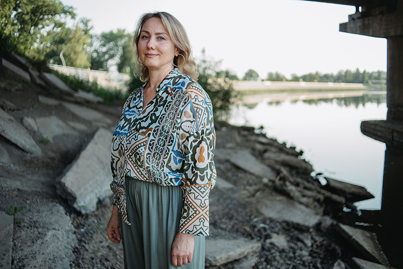 «‎Найбільше сумую за довгими прогулянками з собаками в лісі. Зараз ліси навколо заміновані». Історія зооволонтерки Наталії Тітомир