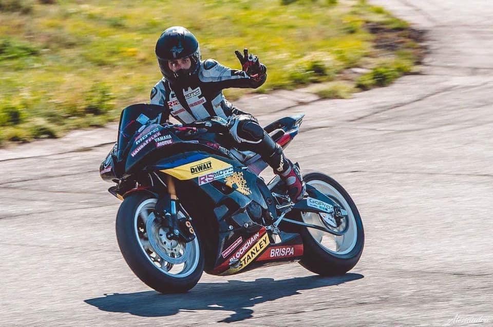 Моторні дівчата