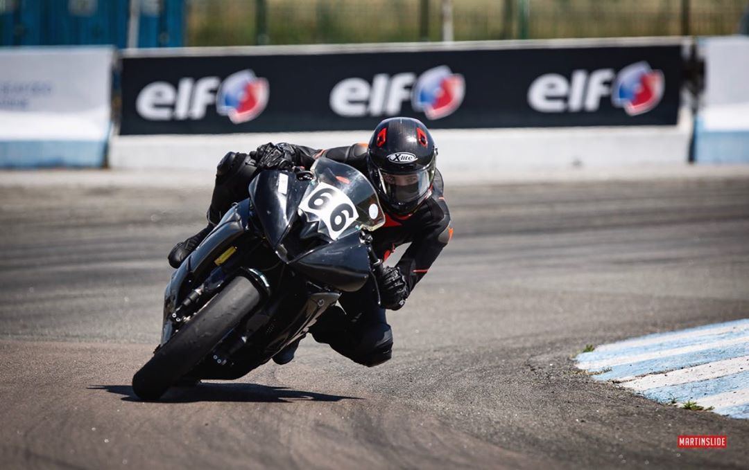 Моторні дівчата