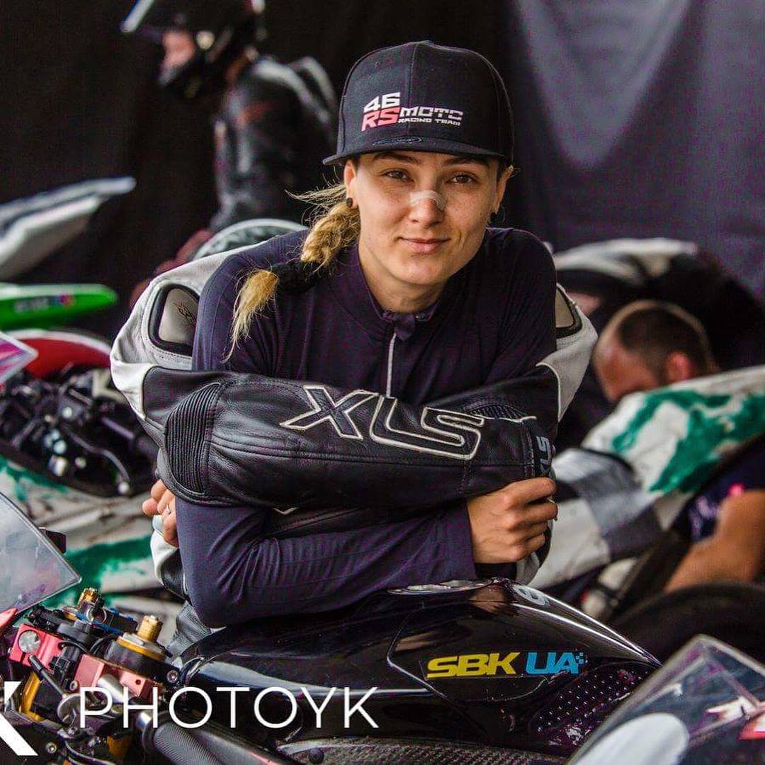 Моторні дівчата