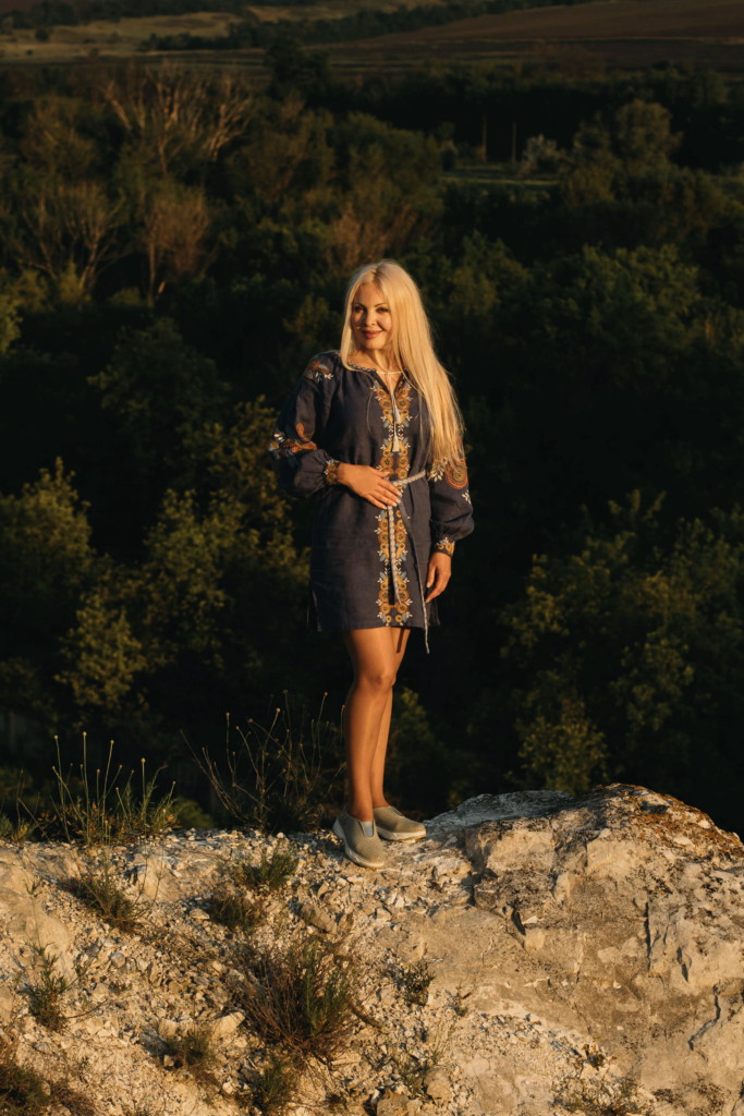 «‎Найбільше сумую за довгими прогулянками з собаками в лісі. Зараз ліси навколо заміновані». Історія зооволонтерки Наталії Тітомир