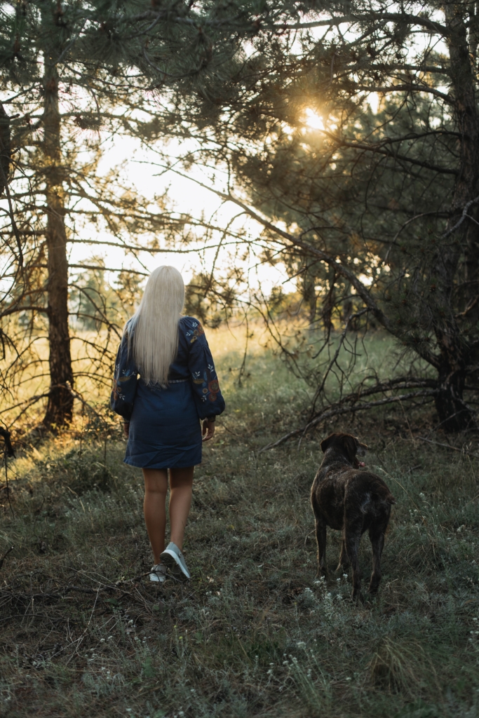 «‎Найбільше сумую за довгими прогулянками з собаками в лісі. Зараз ліси навколо заміновані». Історія зооволонтерки Наталії Тітомир