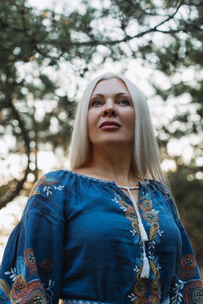 «‎Найбільше сумую за довгими прогулянками з собаками в лісі. Зараз ліси навколо заміновані». Історія зооволонтерки Наталії Тітомир