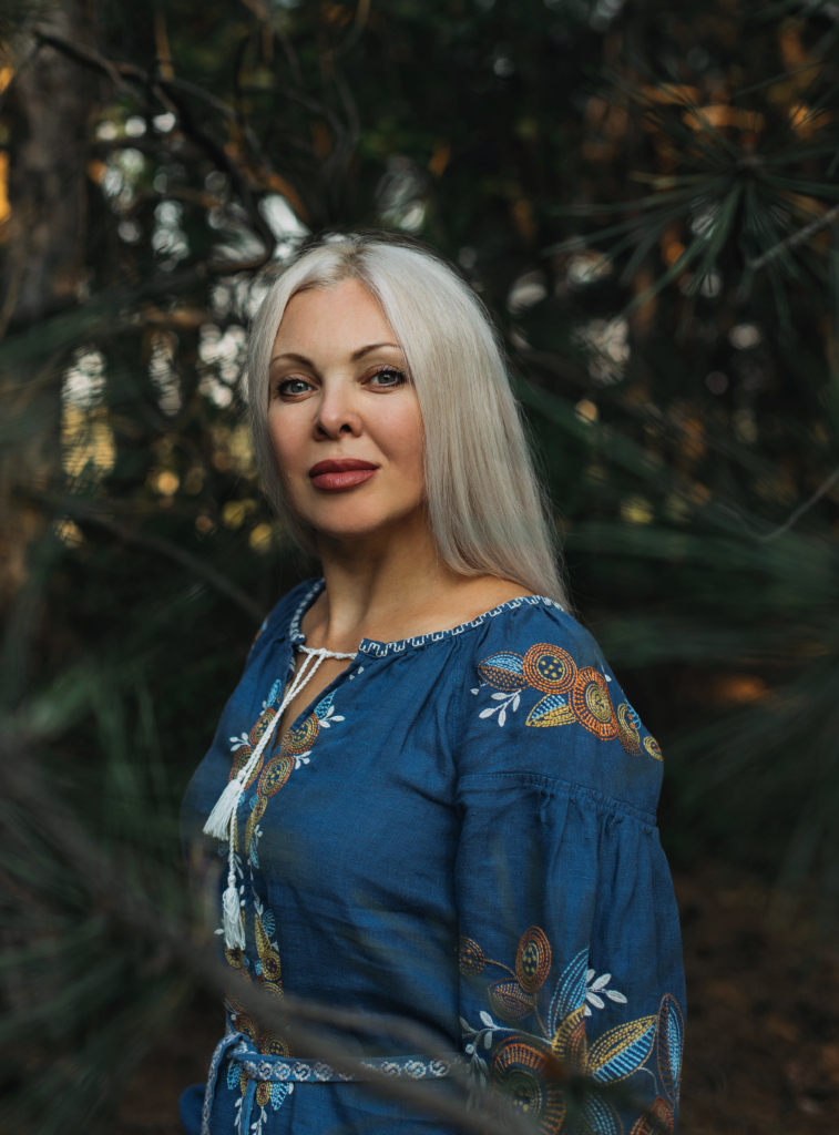 «‎Найбільше сумую за довгими прогулянками з собаками в лісі. Зараз ліси навколо заміновані». Історія зооволонтерки Наталії Тітомир