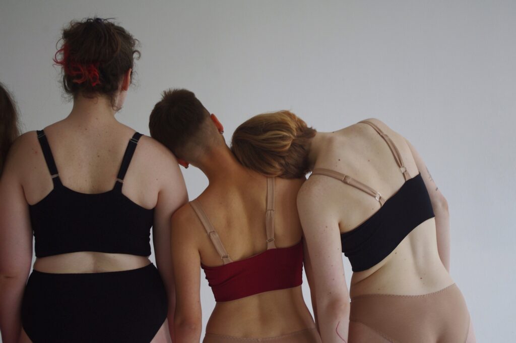 «Застібка спереду - це мій спосіб протесту». Засновниця бренда fem.bra про комфортну білизну