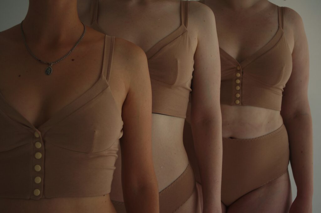 «Застібка спереду - це мій спосіб протесту». Засновниця бренда fem.bra про комфортну білизну