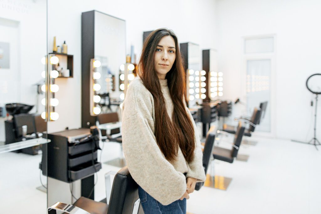 «Ні, не жалкую»: Як підстригти волосся та віддати його на благодійність