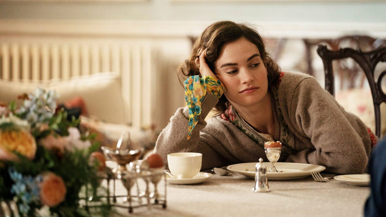 «У гонитві за коханням»: серіал про дружбу в стилі Веса Андерсона