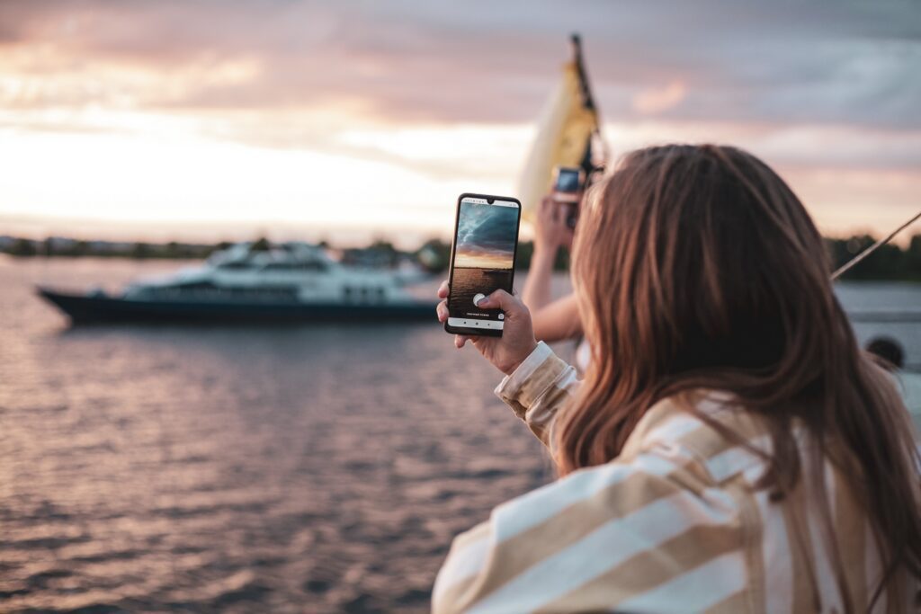 Шість варіантів для літнього відпочинку. Від яхти до даху
