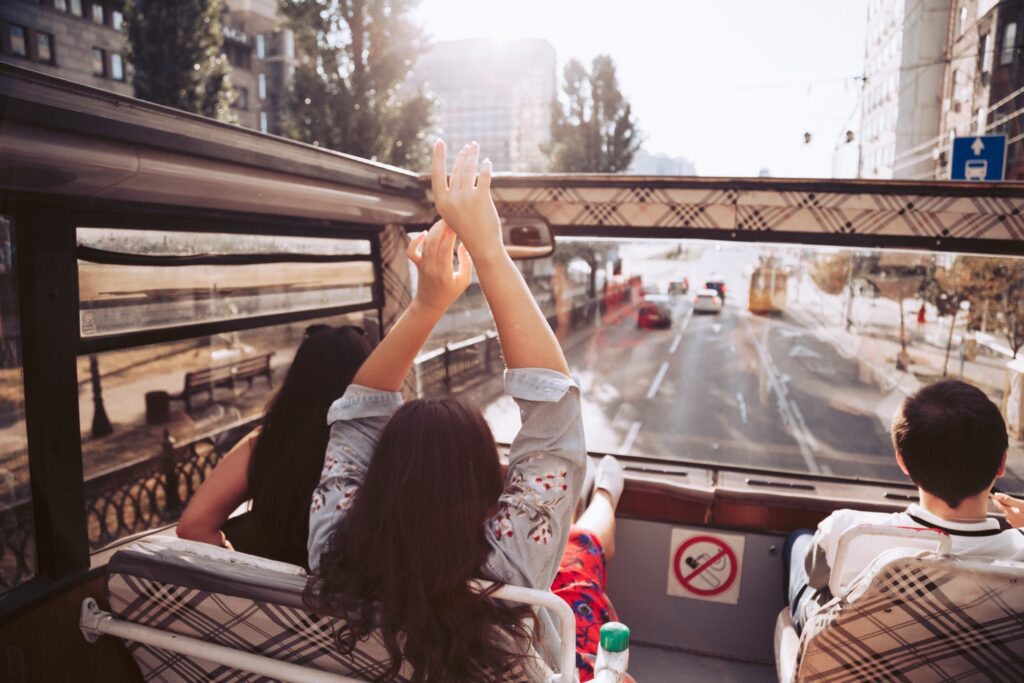 Шість варіантів для літнього відпочинку. Від яхти до даху