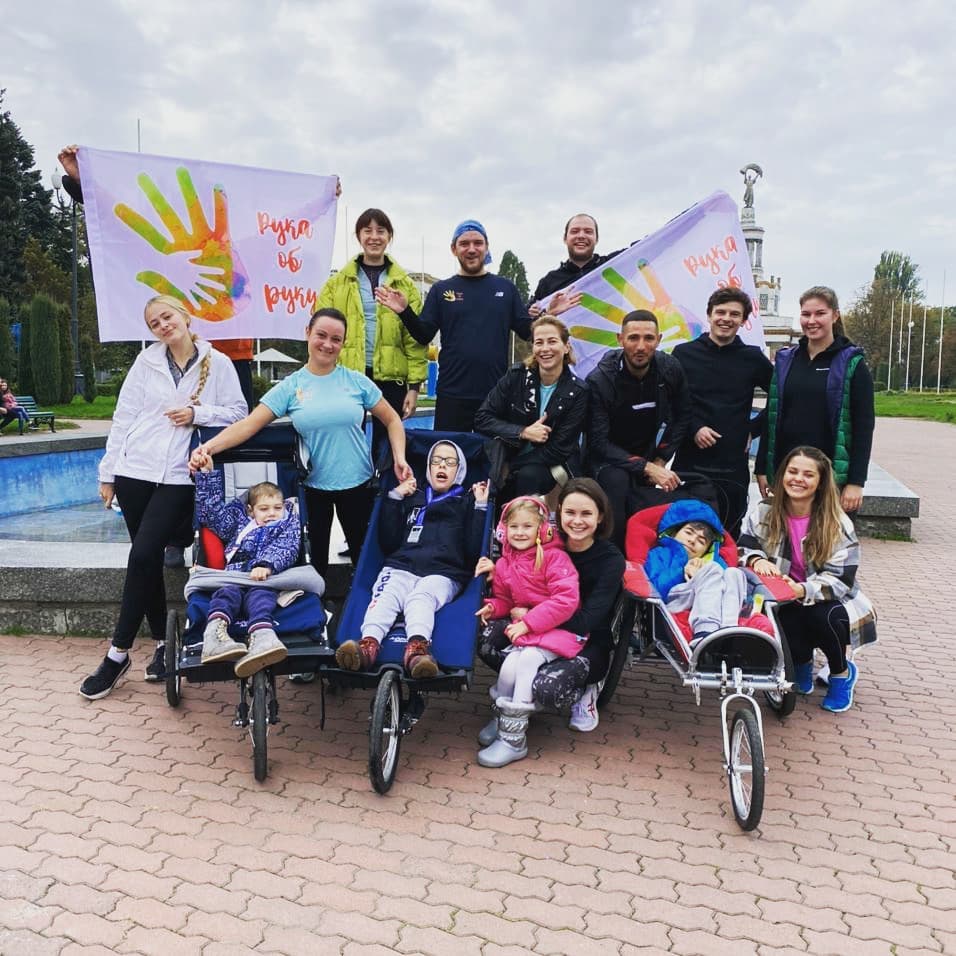 Життя в особливих умовах. Як мами дітей із інвалідністю намагаються заробити гроші