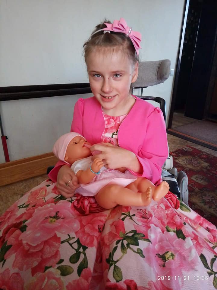 Життя в особливих умовах. Як мами дітей із інвалідністю намагаються заробити гроші