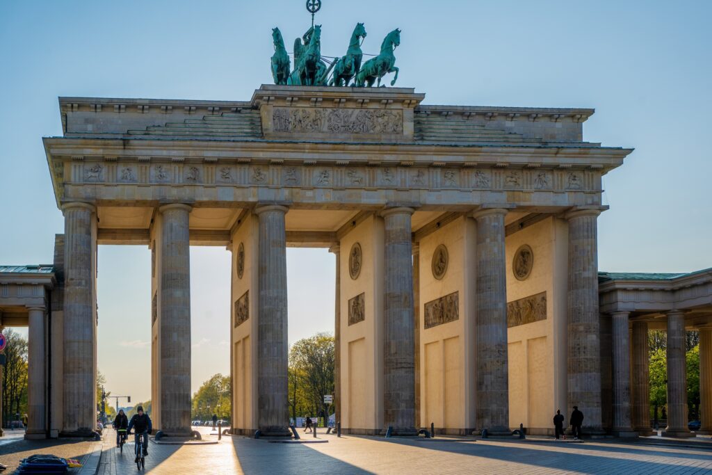 Пандемія і стосунки: як я поїхала до Німеччини завдяки руху #LoveIsNotTourism