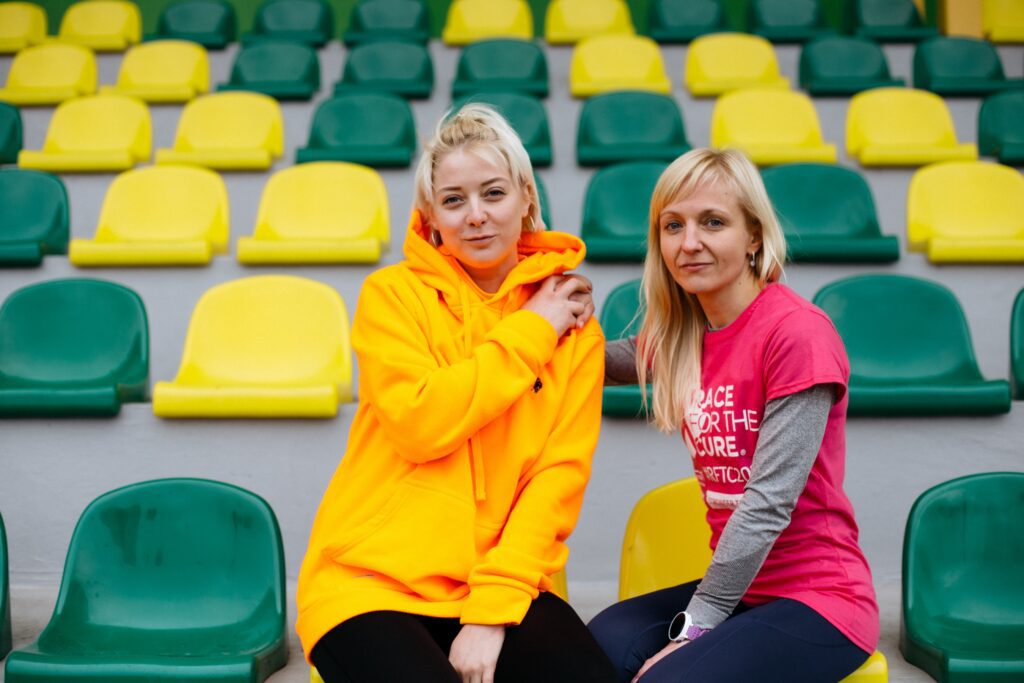 «Я біжу для тебе». Як жінки підтримують одна одну в боротьбі з раком