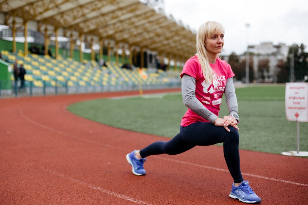 «Я біжу для тебе». Як жінки підтримують одна одну в боротьбі з раком