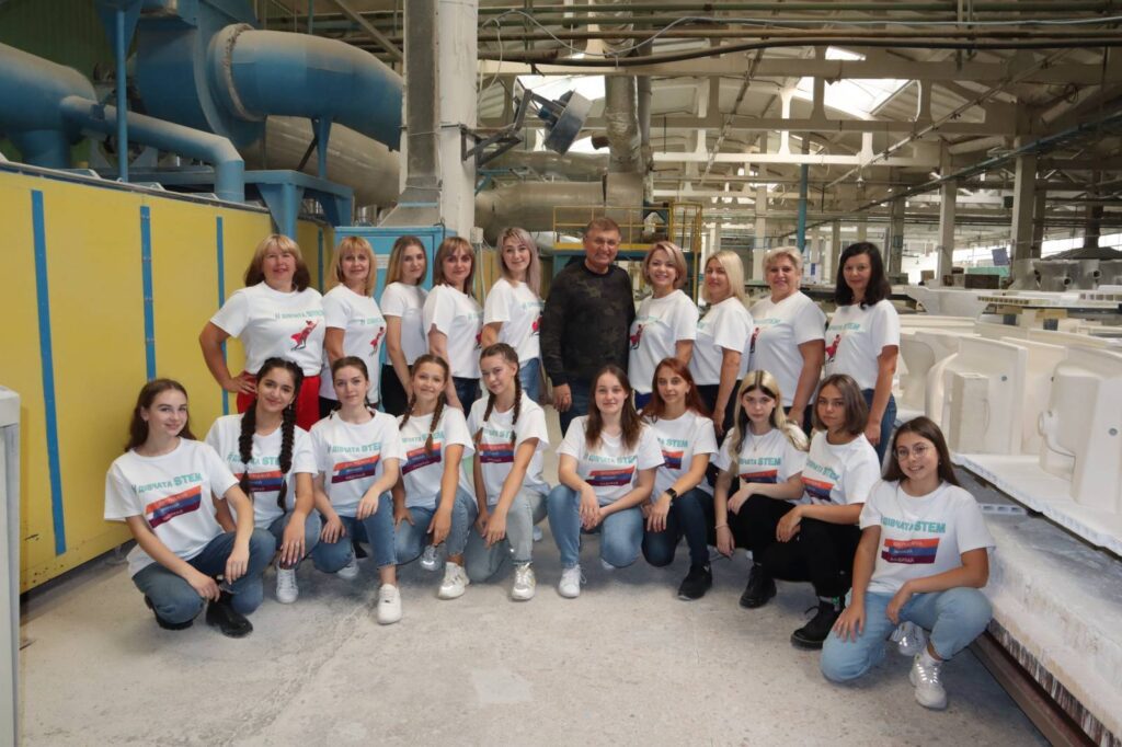 «Не бійтеся вчитися та починати, адже лише так ви зможете втілити свої ідеї». Як минув Національний день дівчат у технологіях