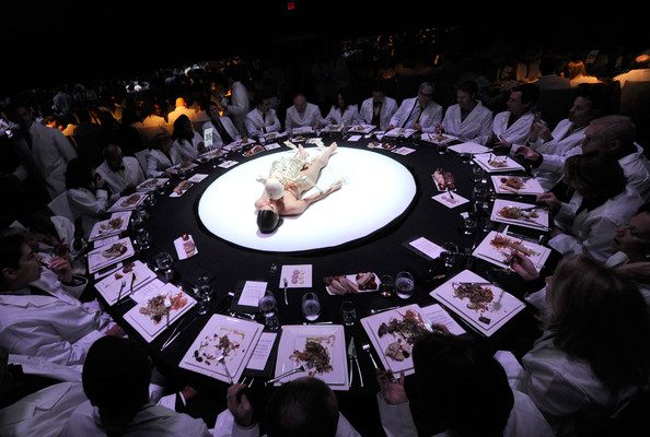 Їжа. Мистецтво. Фемінізм. Що гастрономічні сюжети розповідають про нерівність, жіночність, війну та секс