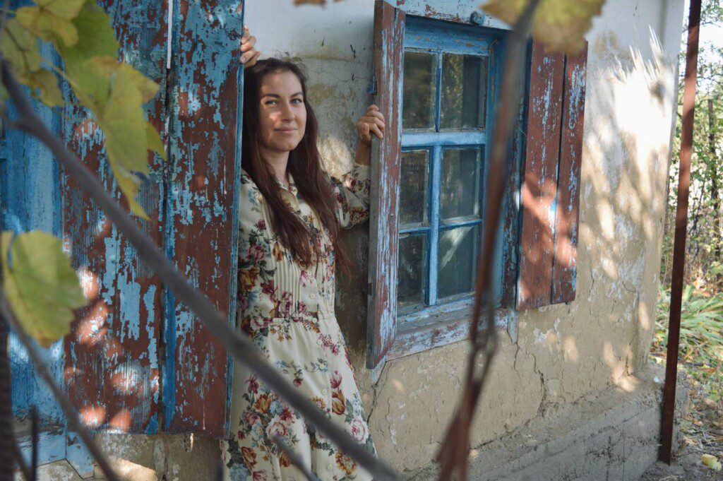 «Бог вам суддя - носити у селі блискучу курточку». П’ять історій блогерок, які живуть у селах