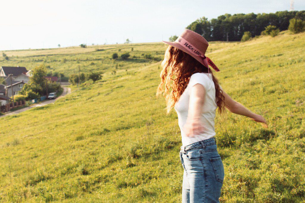 «Бог вам суддя - носити у селі блискучу курточку». П’ять історій блогерок, які живуть у селах