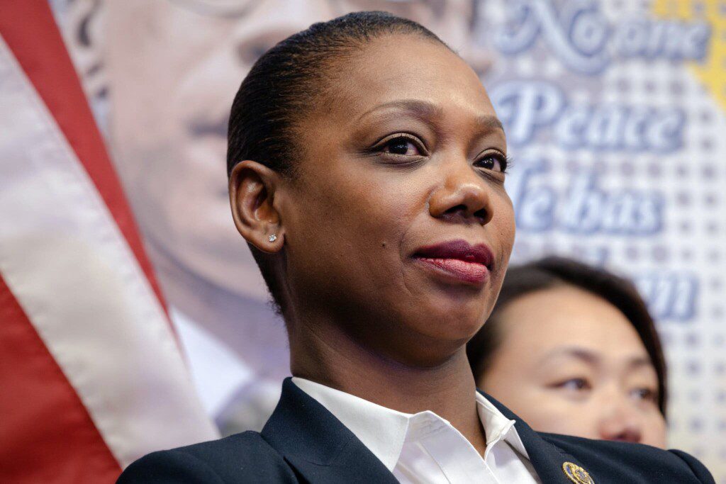 Вісник сексизму vol. 61: Жінки і військкомат